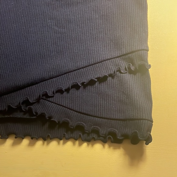 Sunday Best ♥️ black skirt with ruffled hem - Picture 4 of 5